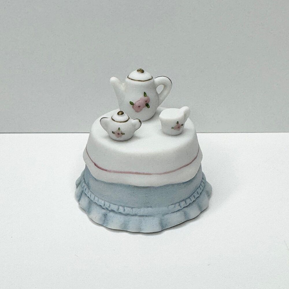 1992 Schmid Kitty Cucumber Miniature Tea Time Table Figurine